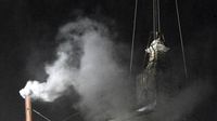 Gli orari delle fumate del Conclave: quella bianca potrà verificarsi già intorno alle 10.30 o alle 17.30, la guida