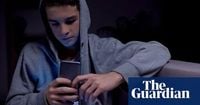 Ban smartphones for UK under-16s, urges Adolescence writer