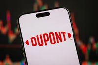 DuPont Names CEO of Electronics Unit to Be Spun Off