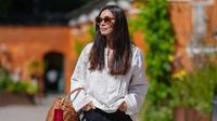 Ballerine rosse, l'accessorio in voga nella primavera 2025 che spezza la monotonia dei look quotidiani