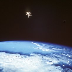 Dünya'nın Uyduları