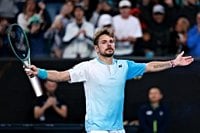 Record-breaking Stan Wawrinka extends remarkable final Australian Open run