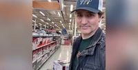 ‘You deserve rest,’ Justin Trudeau posts selfie from Canadian Tire on first day off the job and Canadians are here for it - NOW Toronto