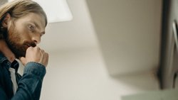 Hafızanın Yedi Günahı: Neden Unutuyor veya Yanılıyoruz?