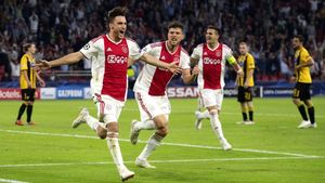 Ajax Amsterdam Triumphs Over Almere City FC 1-0