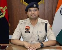 हवाई हमलों और अफवाहों के दौर में, नागरिक घबराएं नहीं, सावधान रहें:- एसपी डॉ. मयंक गुप्ता Sach kahoon - Best Online Hindi News