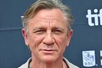 Watch: Daniel Craig solves 'a classic impossible crime' in 'Wake Up Dead Man' - UPI.com