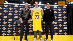 Luka Dončić Shines Brightly In Lakers Debut