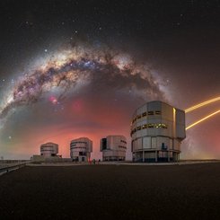 Paranal Gözlemevi Üzerinde Gökyüzü Işıltısı