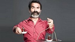 Ağzı açık ve içi sıvıyla dolu olan bir cismi hızlı bir şekilde çevirdiğimizde içindeki sıvı neden dökülmez?