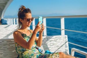 Thousands Left Without Calls Amid Three Mobile Outage
