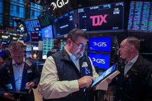 Stocks Show Modest Rebound Ahead Of Fed's Key Decision