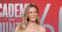 LeAnn Rimes' Teeth Fell Out Mid-Performance at Recent Concert