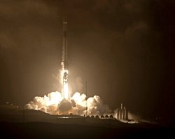 NASA'nın DART uzay aracı, ilk gezegen savunma testinde hedef asteroidi vurdu.