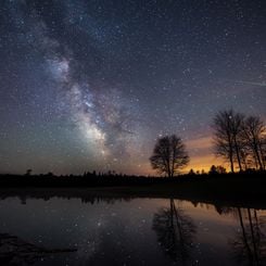  Halley Dust and Milky Way 