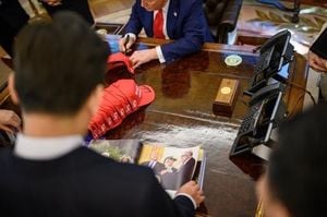 White House Photos Reveal Warm Trump Lee Summit
