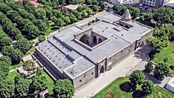 Acıklı Bir Aşk Hikâyesinin Sonucunda Ortaya Çıkan Anadolu’nun İslâm Dönemine Ait İlk Hastanesi Gevher Nesibe Sultan Dârüşşifâsı