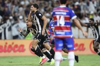 Com gol de Pedro Raul, Ceará empata com Fortaleza e é bicampeão invicto do Cearense