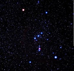 Herkesin gördüğü üçlü yan yana duran yıldızlar gibi diğer yıldızları nasıl yıllardır sabit şekilleriyle görüyoruz?