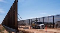 US-Mexico border wall to be painted black to stop climbers