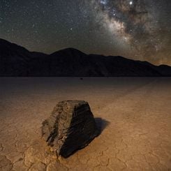  A Sailing Stone across Death Valley 