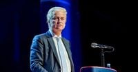 Dutch populist Wilders suspends campaign due to threat