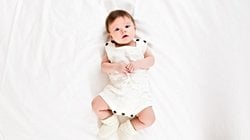 Bebeklerde Görme Yetisinin Gelişimi: Bebekler Neden Sürekli Tavana Bakar?