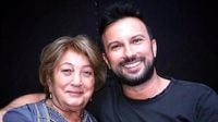 Tarkan’ın annesi Neşe Tevetoğlu neden vefat etti, ölüm sebebi ve hastalığı ne? Acı haberi alan Tarkan Avrupa turnesinden Türkiye'ye döndü! Neşe Tevetoğlu...