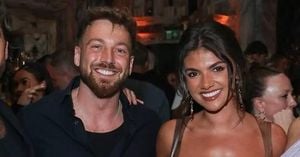Sam Thompson Ends Romance And Returns To Celebrity Dating