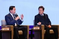 Lee Jae-myung makes pro-business gestures to court centrist voters