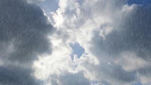 Southern England Weather Shifts Between Sun And Showers