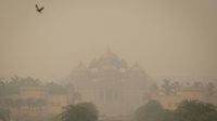 Smog in Delhi: AQI turns ‘hazardous’ at 377 two days after Diwali, authorities enforce GRAP 2 - BusinessToday