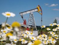 Oil prices settle higher as investors focus on Trump-Zelenskiy meeting