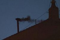 Conclave – Fumée noire au Vatican : retour sur les moments clés de la première journée