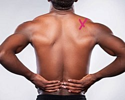 Belirttiğim bölgeye bastırınca içinde boyunda ağrı yapan yumru tarzı bir şey hissediyorum ve üzerine bastırınca başıma vuruyor. Sebebi nedir?