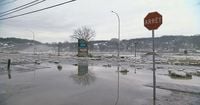 Rising water levels flood streets in Beauceville, Que.