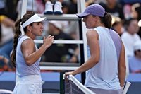 Swiatek wins 400th career match