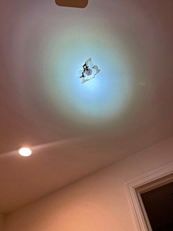 NASA, Florida'daki Bir Evin Çatısına Uzay İstasyonu Parçasının Çarptığını Doğruladı.