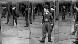 Aynalar üzerine düşen yansımalarımızı sayabilir miyiz?