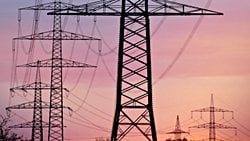 Şehirler Arası Yolculuk Yaparken Elektrik Tellerinde Gördüğümüz Kırmızı Beyaz Topların İşlevi Nedir?