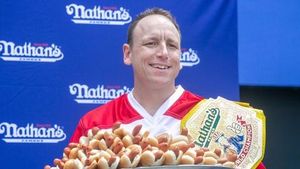 Joey Chestnut Returns To Nathan's Hot Dog Contest