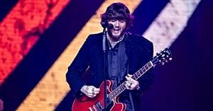 James Arthur Delivers Intimate Shows Amid Tour Setbacks