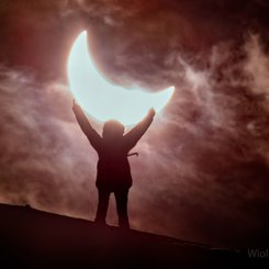 İzlanda Üzerinde Parçalı Güneş Tutulması