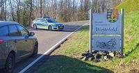 Drei Tote in Weitefeld im Westerwald: SEK-Einsatz – Polizei riegelt Dorf komplett ab - Tätersuche läuft