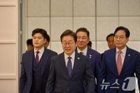 이재명 대통령 '여야 지도부와 함께 입장' : 네이트 뉴스