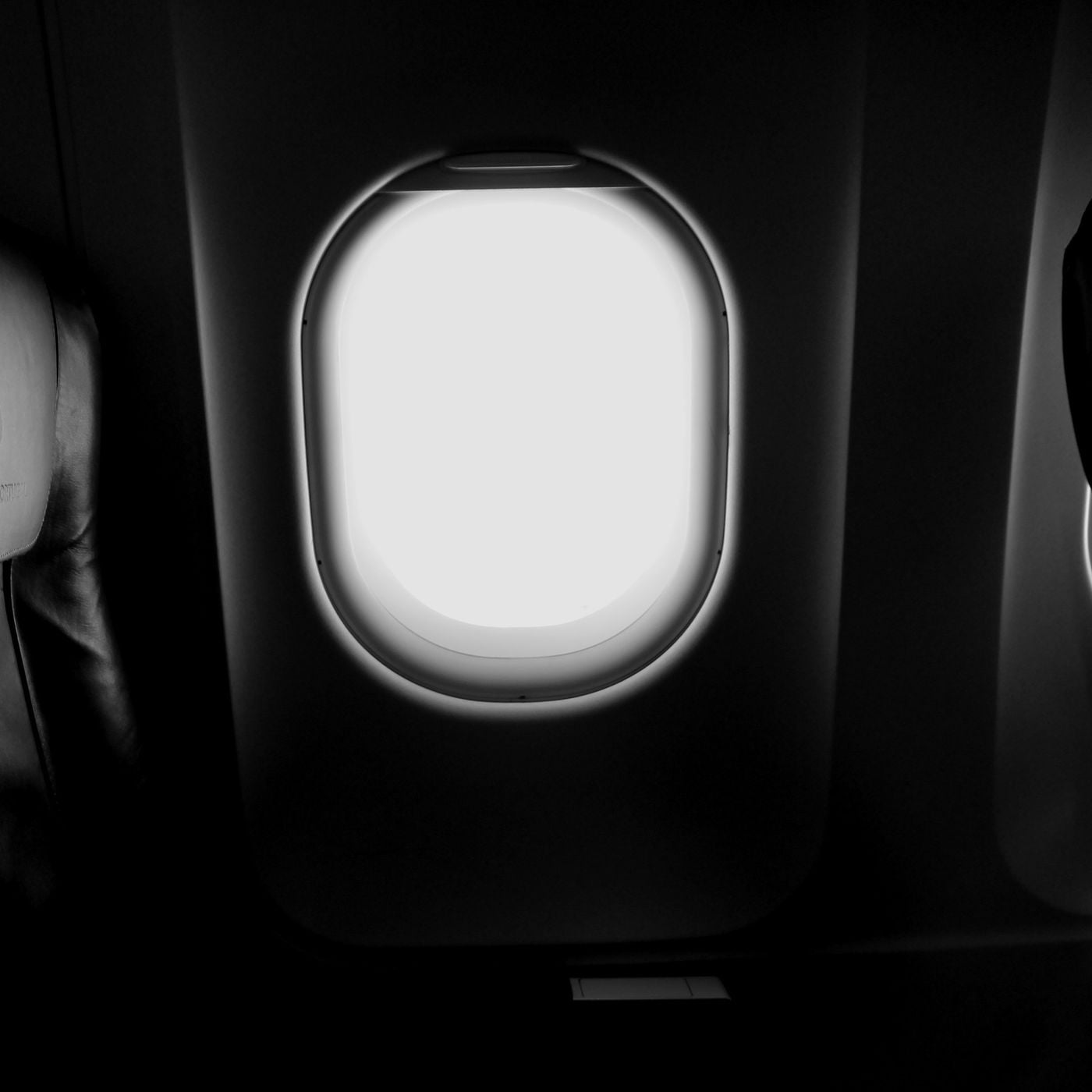 Uçakların Camları, Neden Evlerimizdeki Gibi Kare Değil de Yuvarlaktır?