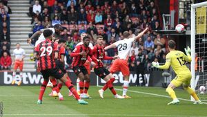 Bournemouth And West Ham Battle For Vital Points