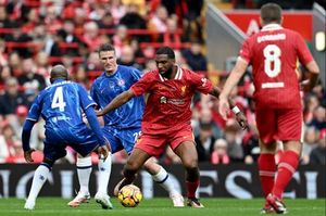 Liverpool Legends Defeat Chelsea Legends 2-0 In Charity Match