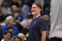 Mark Cuban takes field prior to Indiana, Oregon CFP semifinal
