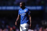 Axel Tuanzebe set to become Burnley's latest addition after snubbing Ipswich Town deal